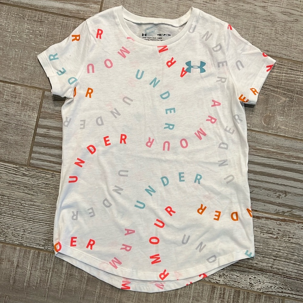 Under armour girls T-shirt size youth small.
